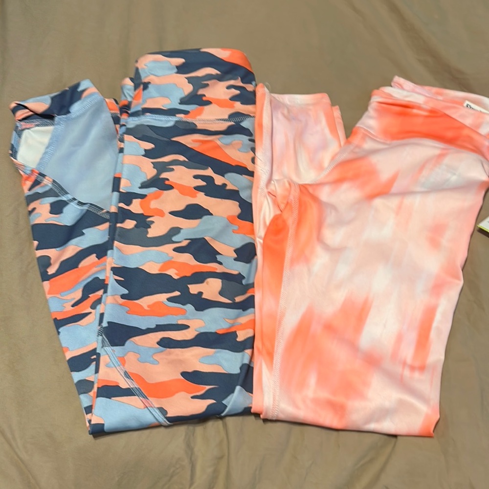 2 pairs of leggings